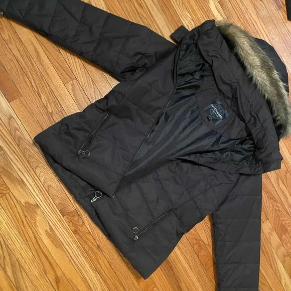 Woman’s winter jacket - Picture 1 of 3